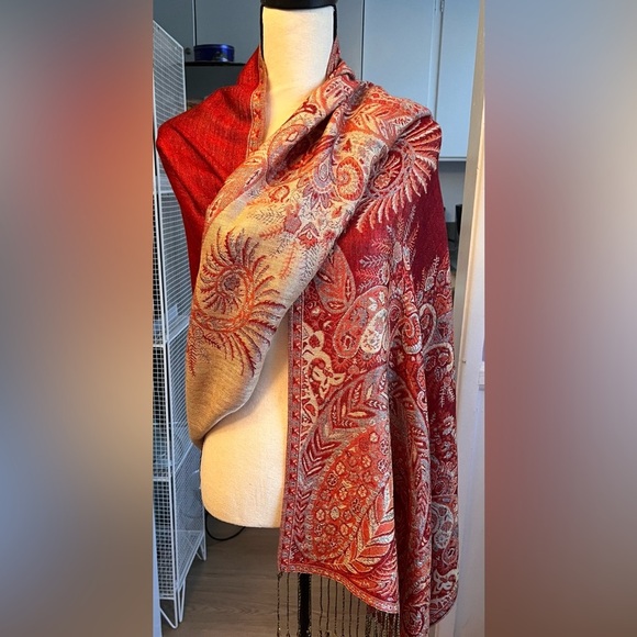 Exquisite Vibrant Red and Gold Paisley Wrap - Picture 7 of 16